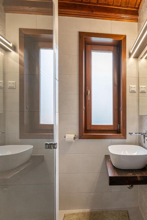 Posteleki Vendeghaz-Nyugalom Szigetei Villa Gyula Bagian luar foto