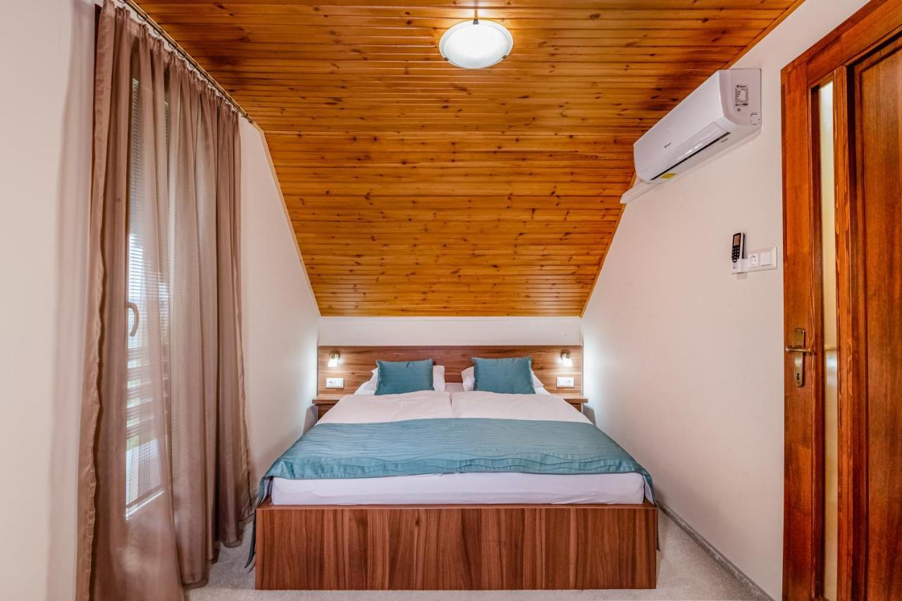 Posteleki Vendeghaz-Nyugalom Szigetei Villa Gyula Bagian luar foto