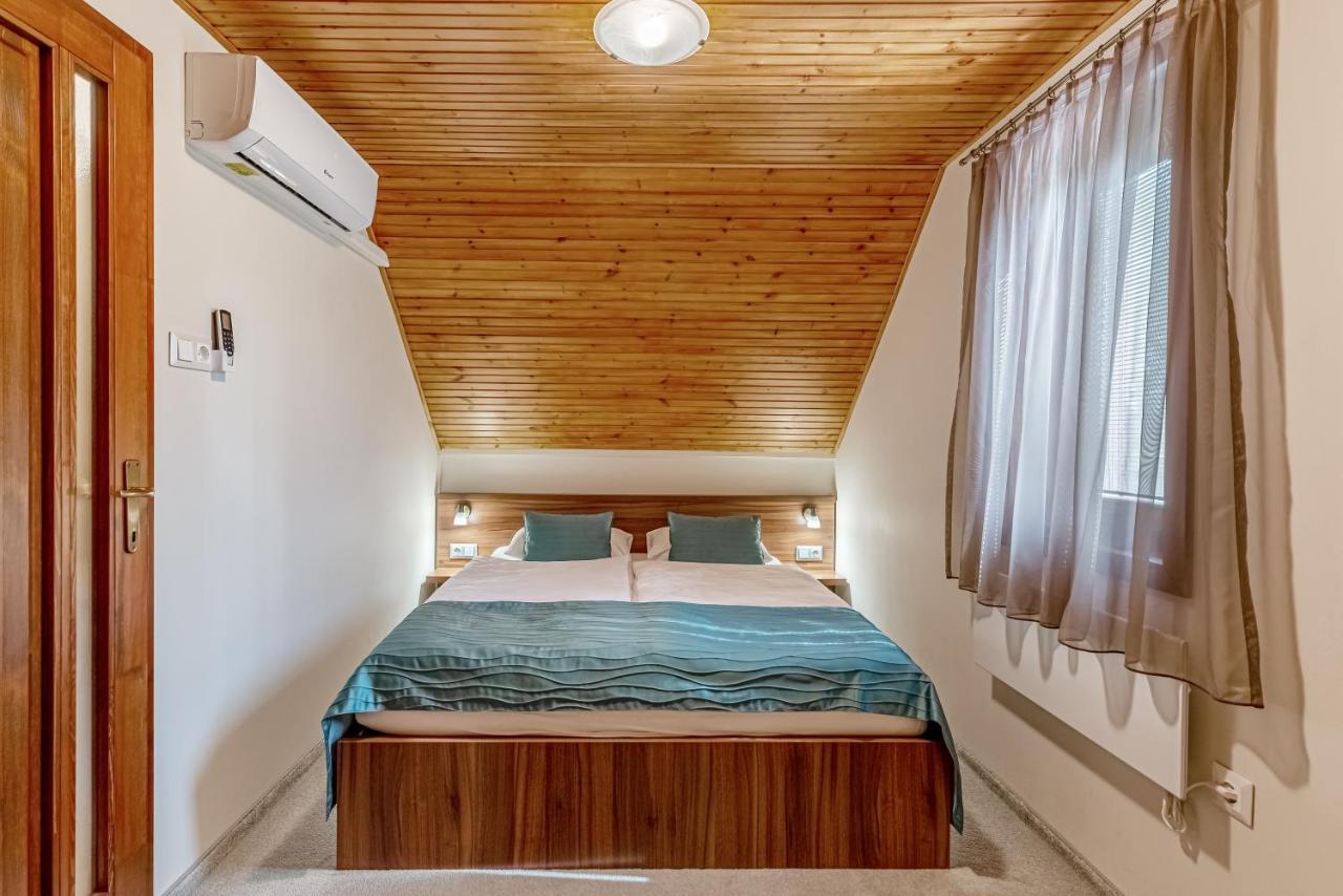Posteleki Vendeghaz-Nyugalom Szigetei Villa Gyula Bagian luar foto