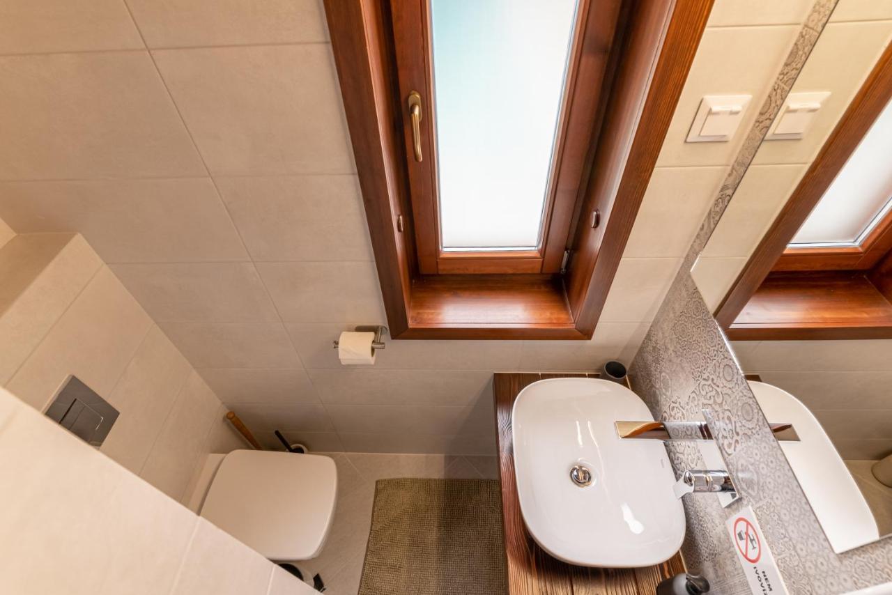 Posteleki Vendeghaz-Nyugalom Szigetei Villa Gyula Bagian luar foto