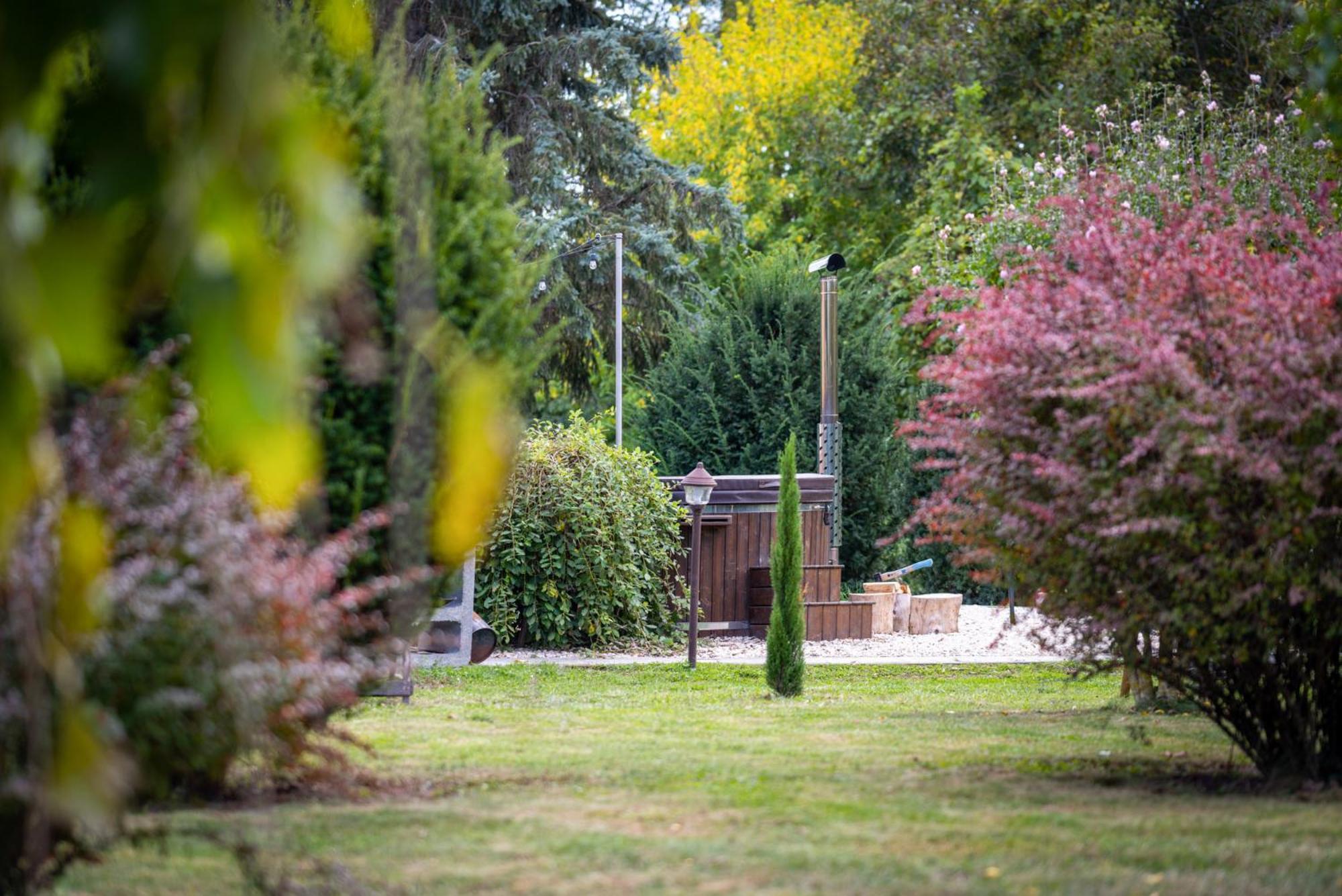 Posteleki Vendeghaz-Nyugalom Szigetei Villa Gyula Bagian luar foto
