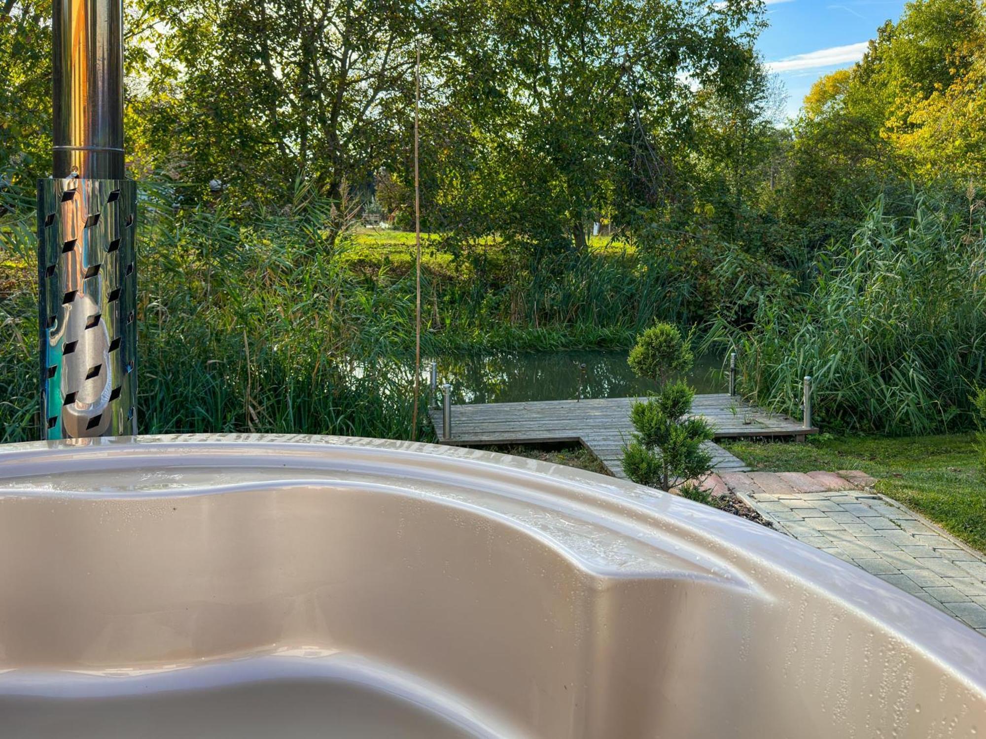 Posteleki Vendeghaz-Nyugalom Szigetei Villa Gyula Bagian luar foto